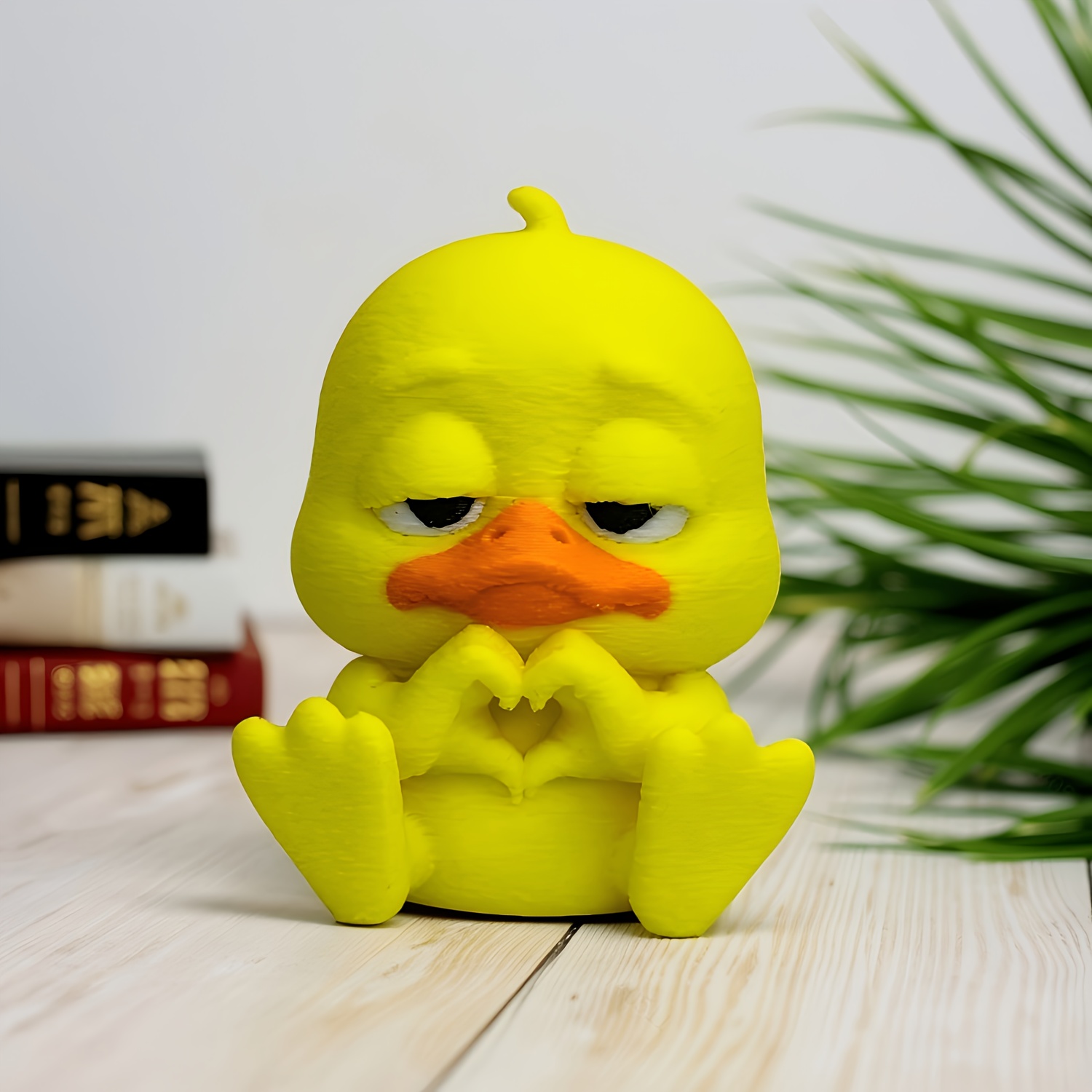 Art Craft Duck - ของตกแต่งรถยนต์รูปเป็ดน่ารัก 1 ชิ้น - รูปปั้นเป็ดนั่งน่ารัก พิมพ์ลายหลากสีสำหรับวางบนคอนโซลหน้ารถหรือโต๊ะทำงาน